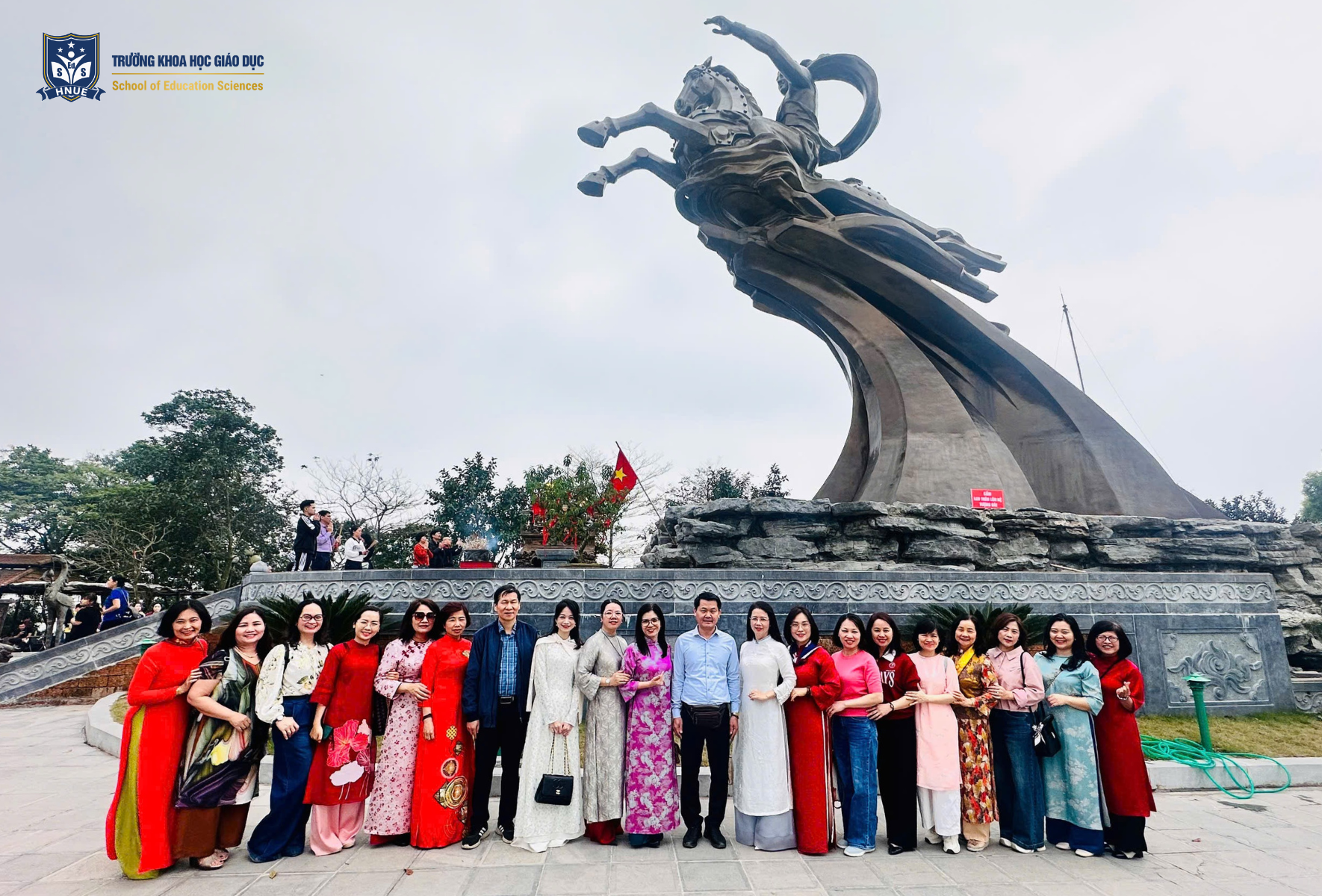 Du xuân Bính Ngọ và chào mừng 8/3