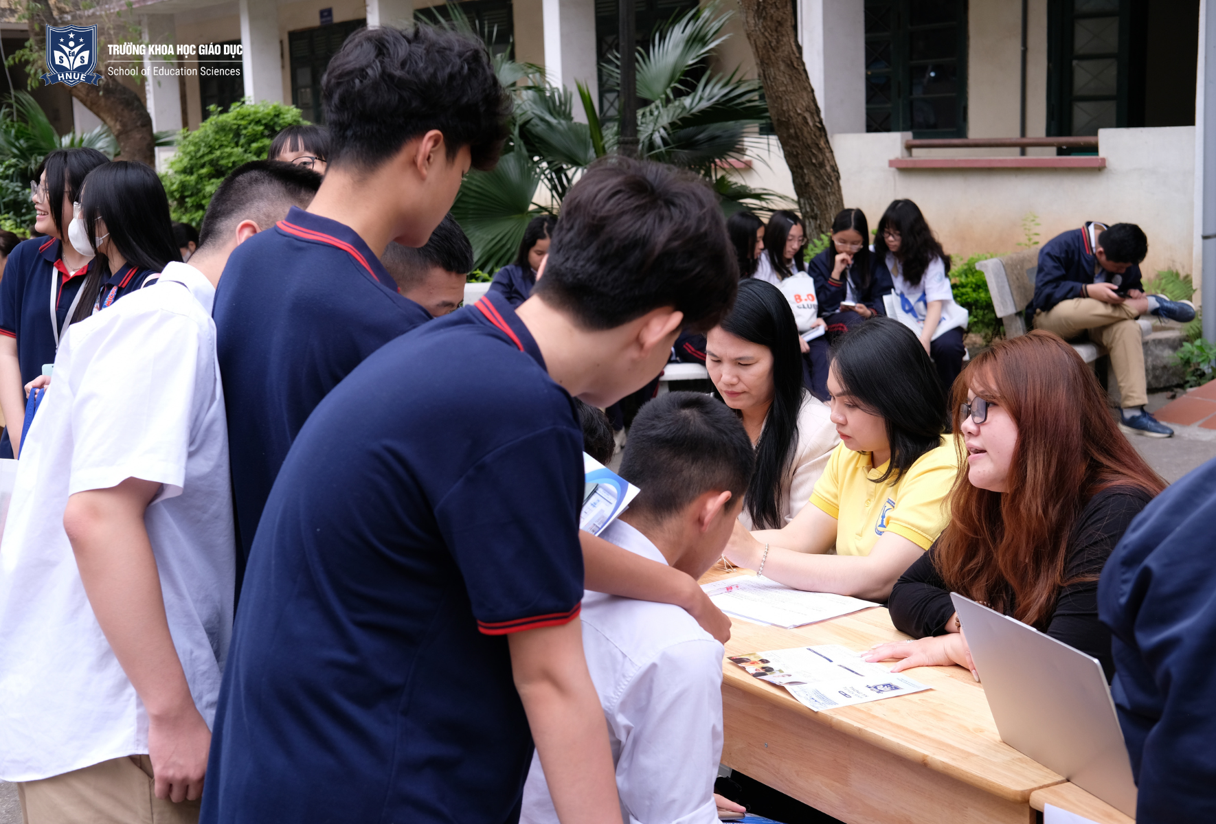 BUỔI TƯ VẤN TUYỂN SINH TẠI TRƯỜNG THPT KHƯƠNG HẠ